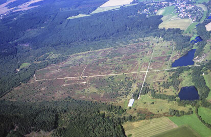 Blick von Süden auf die Syrau-Kauschwitzer Heide – Luftbild (Foto: W. Riether, Archiv Naturschutz LfULG)