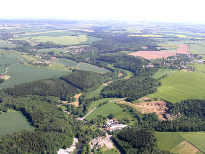 Die bewaldeten Hänge des Bobritzschtales bei Bieberstein (Foto: H. Blischke)